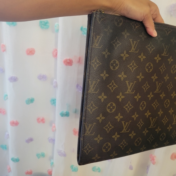 Authentic Louis Vuitton Document/Laptop Holder TH8912 - Picture 6 of 17